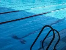 ¿Elimina el cloro de las piscinas comunitarias el coronavirus?